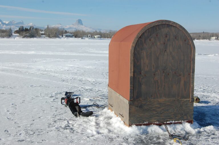 Slushy, unfrozen lakes posing problems for ice fishing